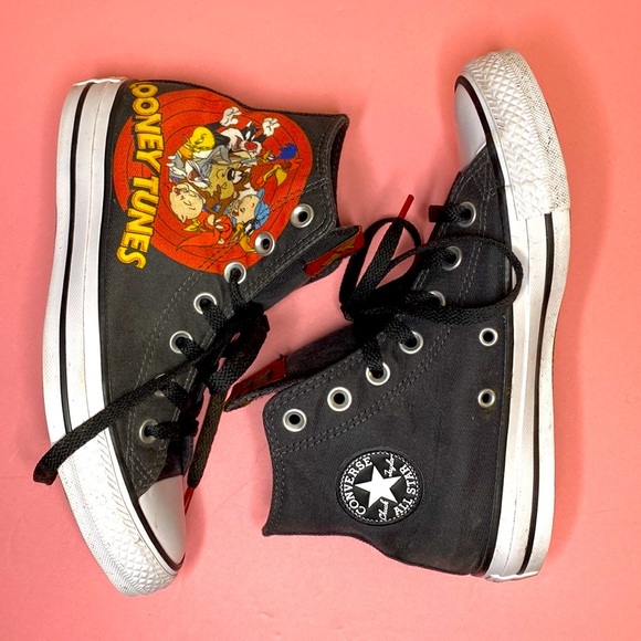 Converse Looney Tunes Men’s Size 4/ Women’s Size 6 High Top Sneaker. - Picture 2 of 8